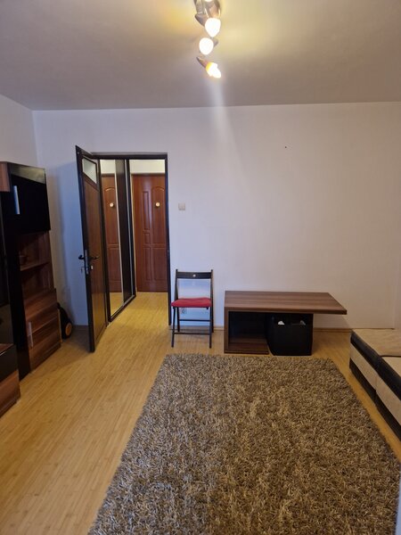 Iancului, Obor chiar langa metroul Iancului, langa Liceul Hasdeu