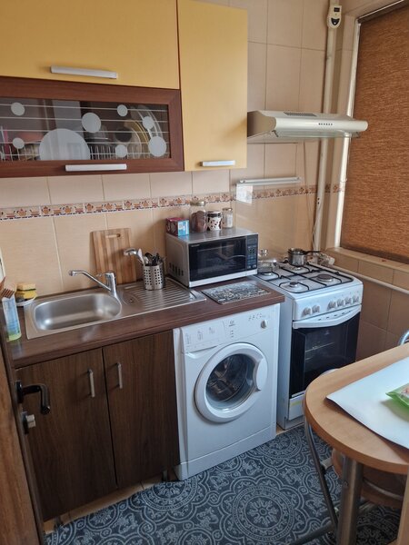 Iancului, Obor chiar langa metroul Iancului, langa Liceul Hasdeu